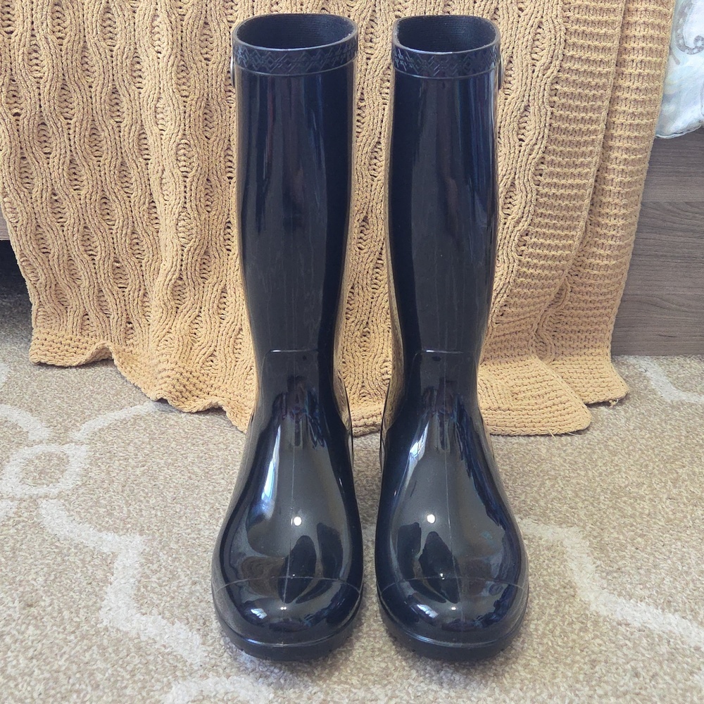 Ugg Shaye Black Tall Rain Boot w/ Sheepskin Lining - Size 9 - Picture 2 of 10
